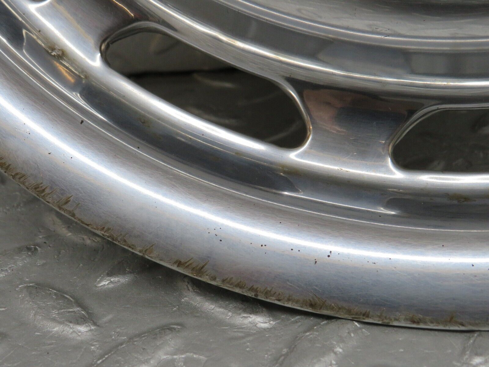 37466 Mercedes-Benz W109 300SEL Wheel Hub Cap 14"