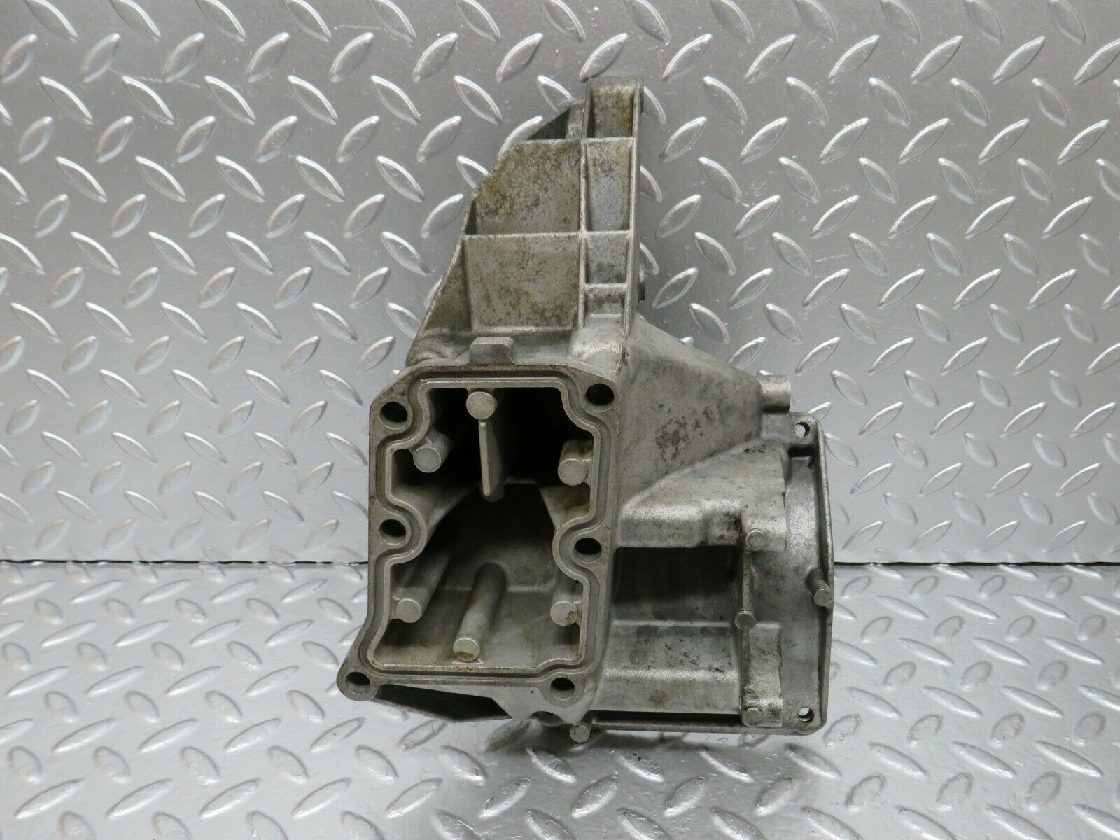 24431 Mercedes-Benz S124 220TE Wagon Power Steering Pump Bracket 1111310535