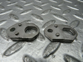 R107 SLC fuel injector bracket pair used OEM