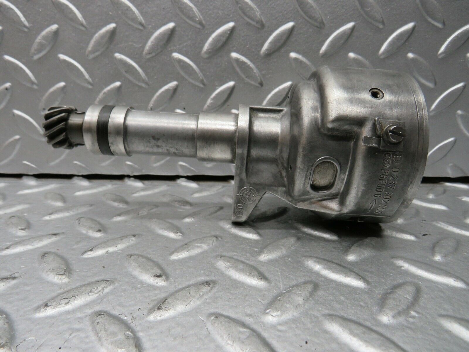 21836 Mercedes-Benz W123 Ignition Distributor Bosch 0237302005