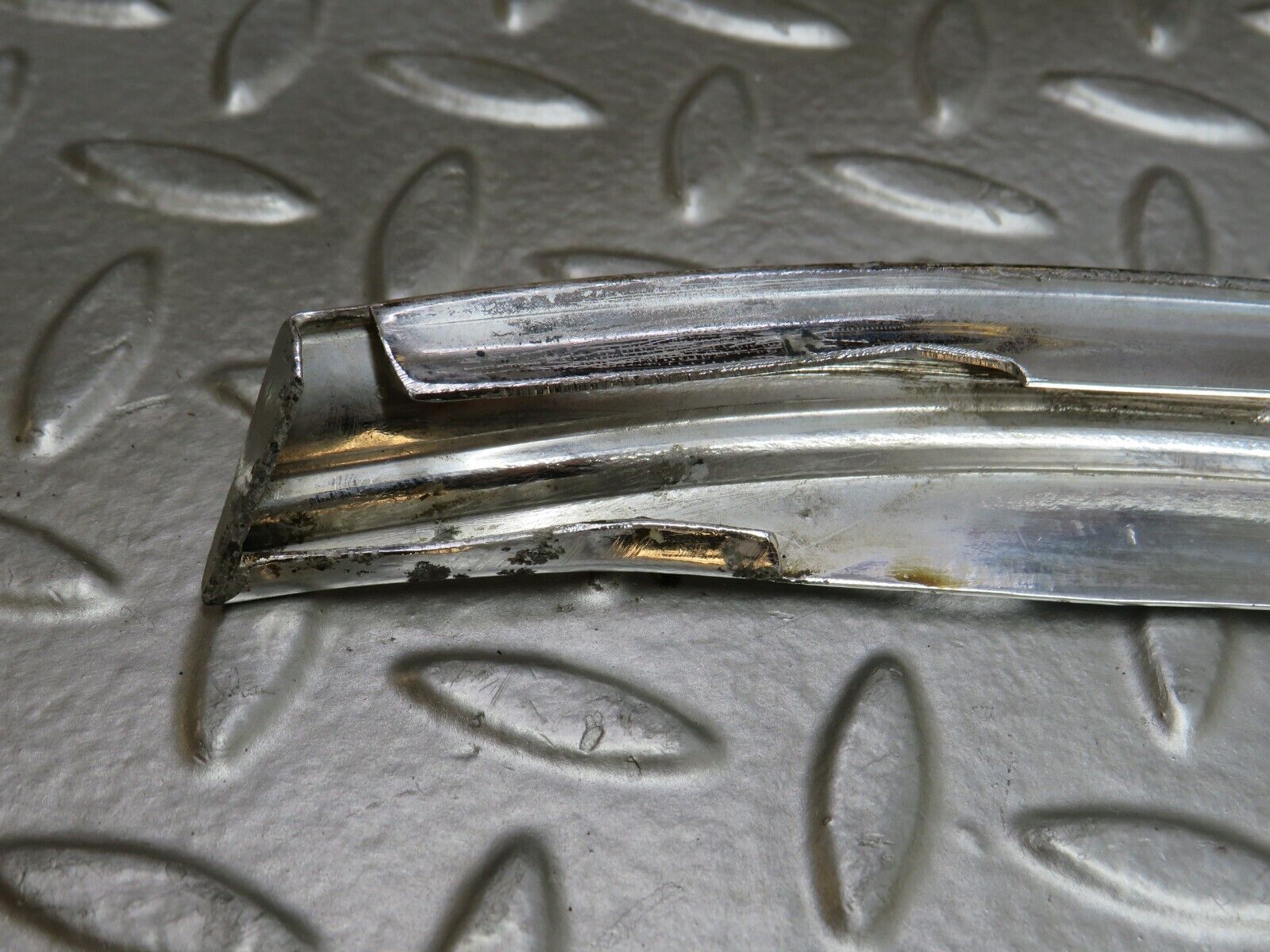 37381 Mercedes-Benz W109 300SEL Front Windscreen Chrome Frame