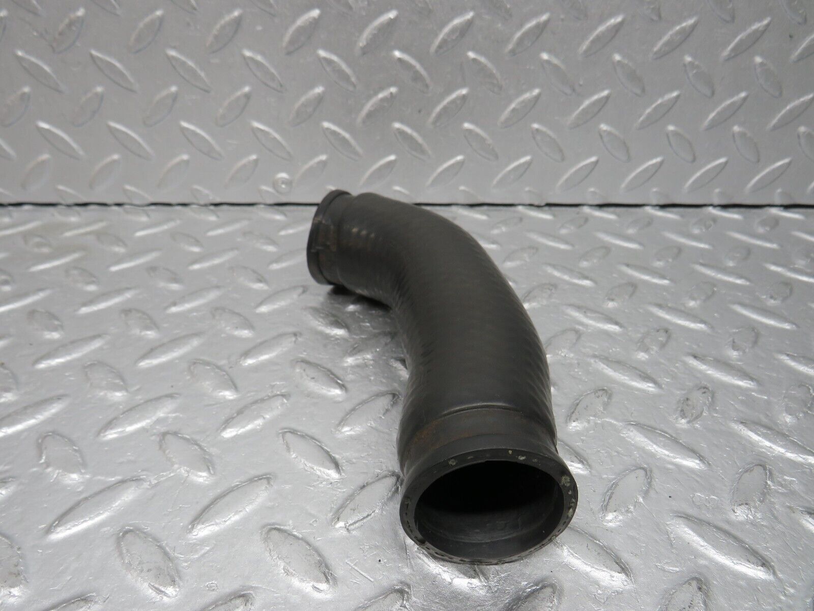 38062 Mercedes-Benz A124 320E Cabriolet Radiator Hose Pipe 1042030482