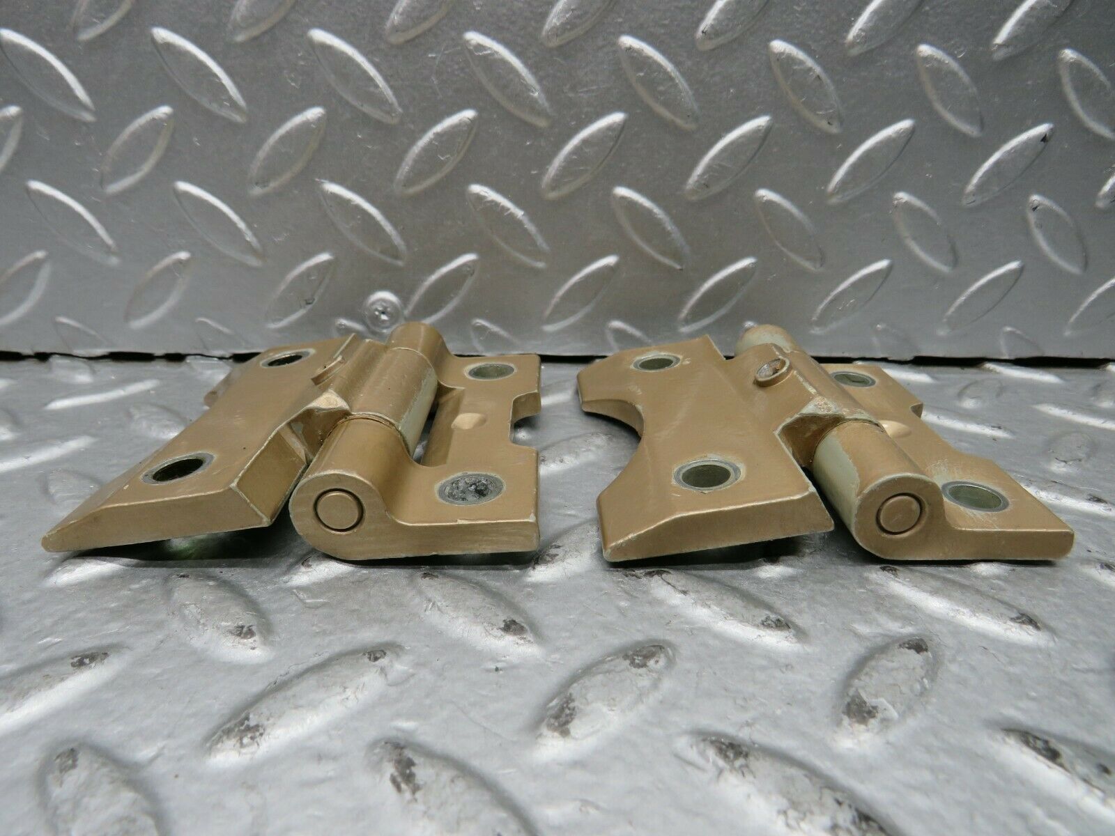 21963 Mercedes-Benz S123 280TE Wagon Left Door Hinges Pair