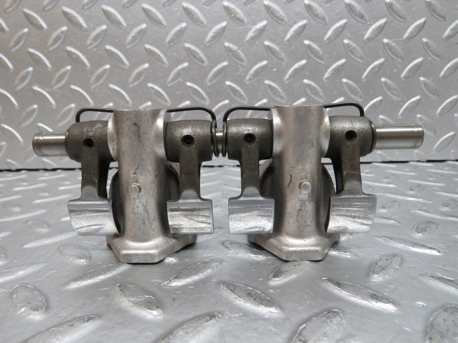 0871 Mercedes-Benz W123 240D Camshaft Rocker Arms 6160550010