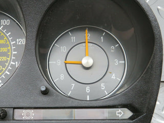 23684 Mercedes-Benz W116 350SE Instrument Cluster 87001021 1075423701