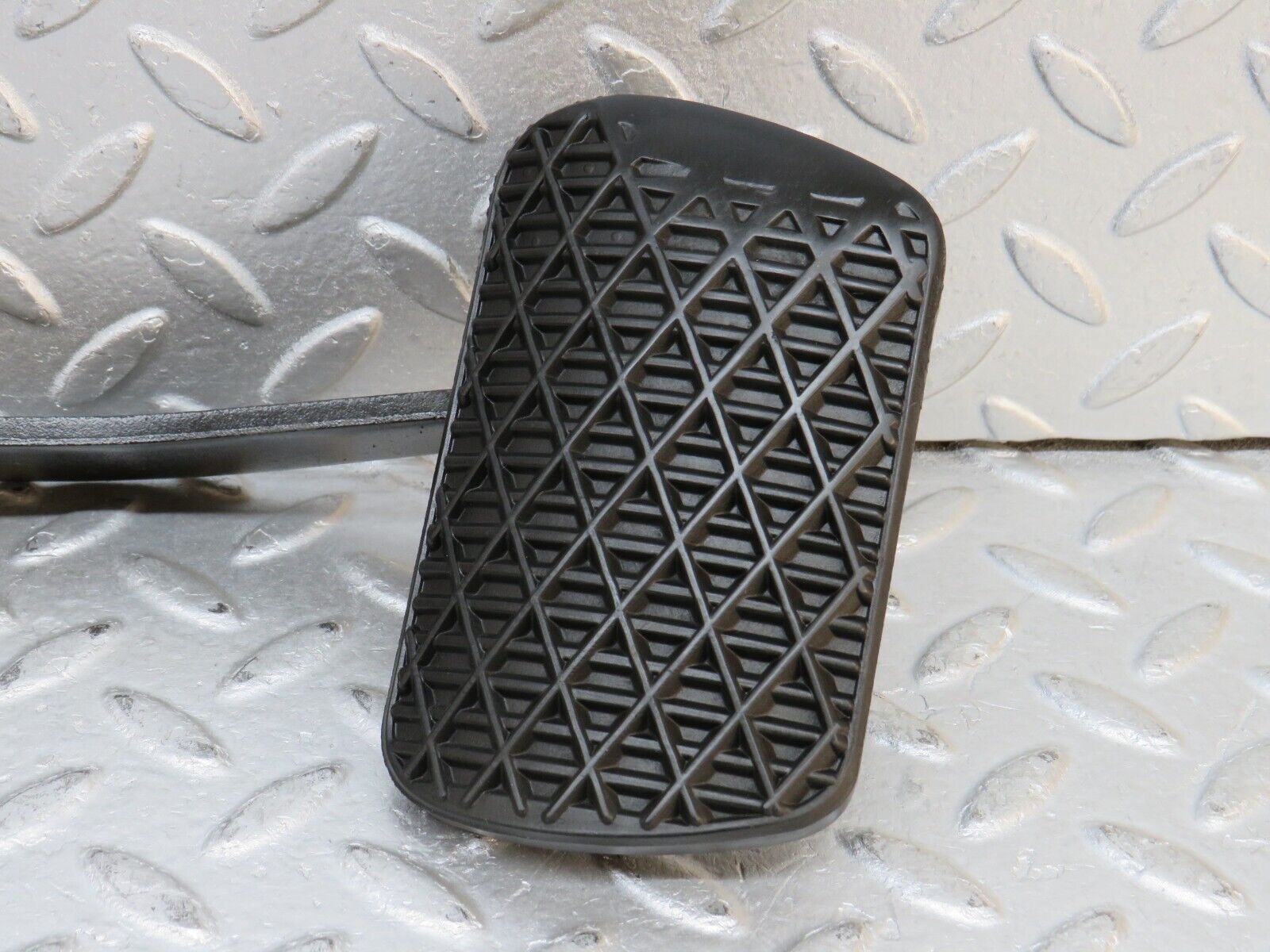 37973 Mercedes-Benz A124 320E Cabriolet Brake Pedal With Rubber 1232910082