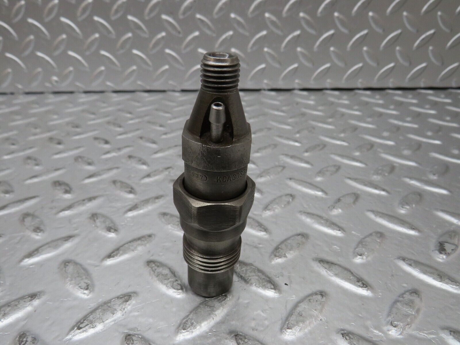 27004 Mercedes-Benz W123 240D Fuel Injector Bosch KCA30S35/4