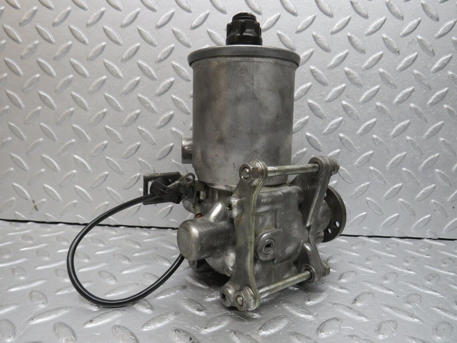 39671 Mercedes-Benz R129 320SL Coupe Power Steering Pump 2104661901 7681900501