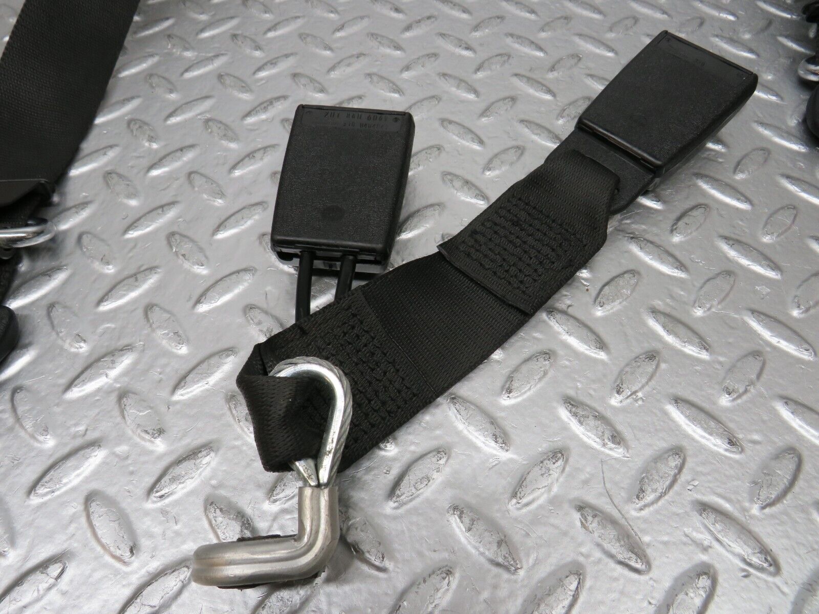 25174 Mercedes-Benz W201 190D Rear Seat Belt Set 1268601886
