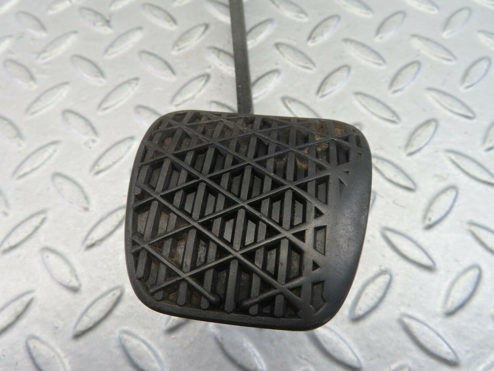 7989 Mercedes-Benz W115 220D Brake Pedal With Rubber