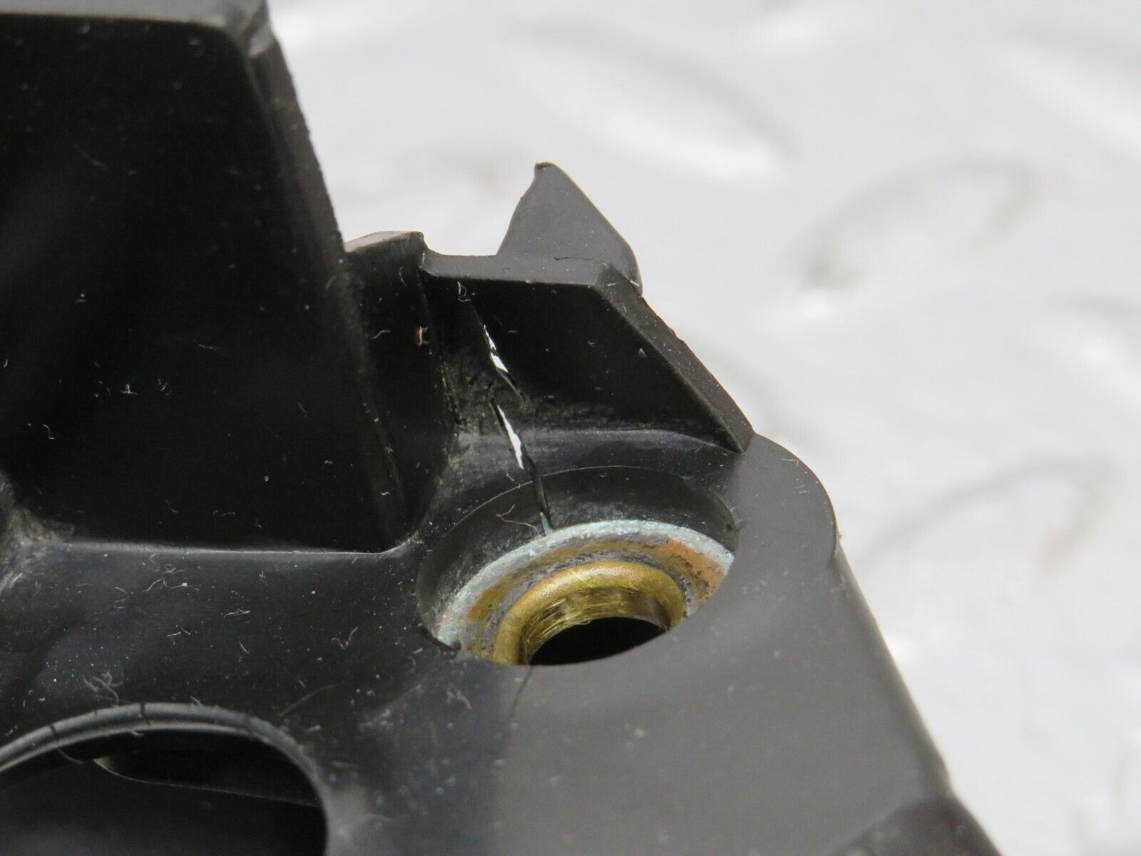 34186 Mercedes-Benz W124 260E Ignition Distributor Suppressor Cover 1031580585