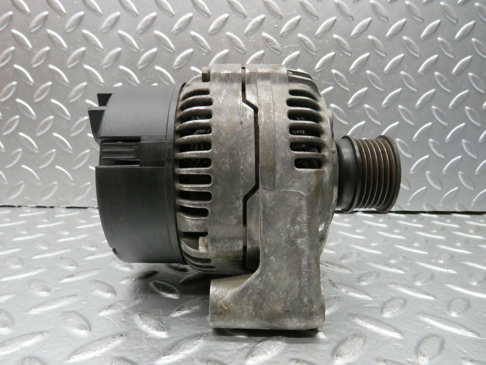 22561 Mercedes-Benz C124 E220 Generator Alternator Bosch 0123335002 0091540202