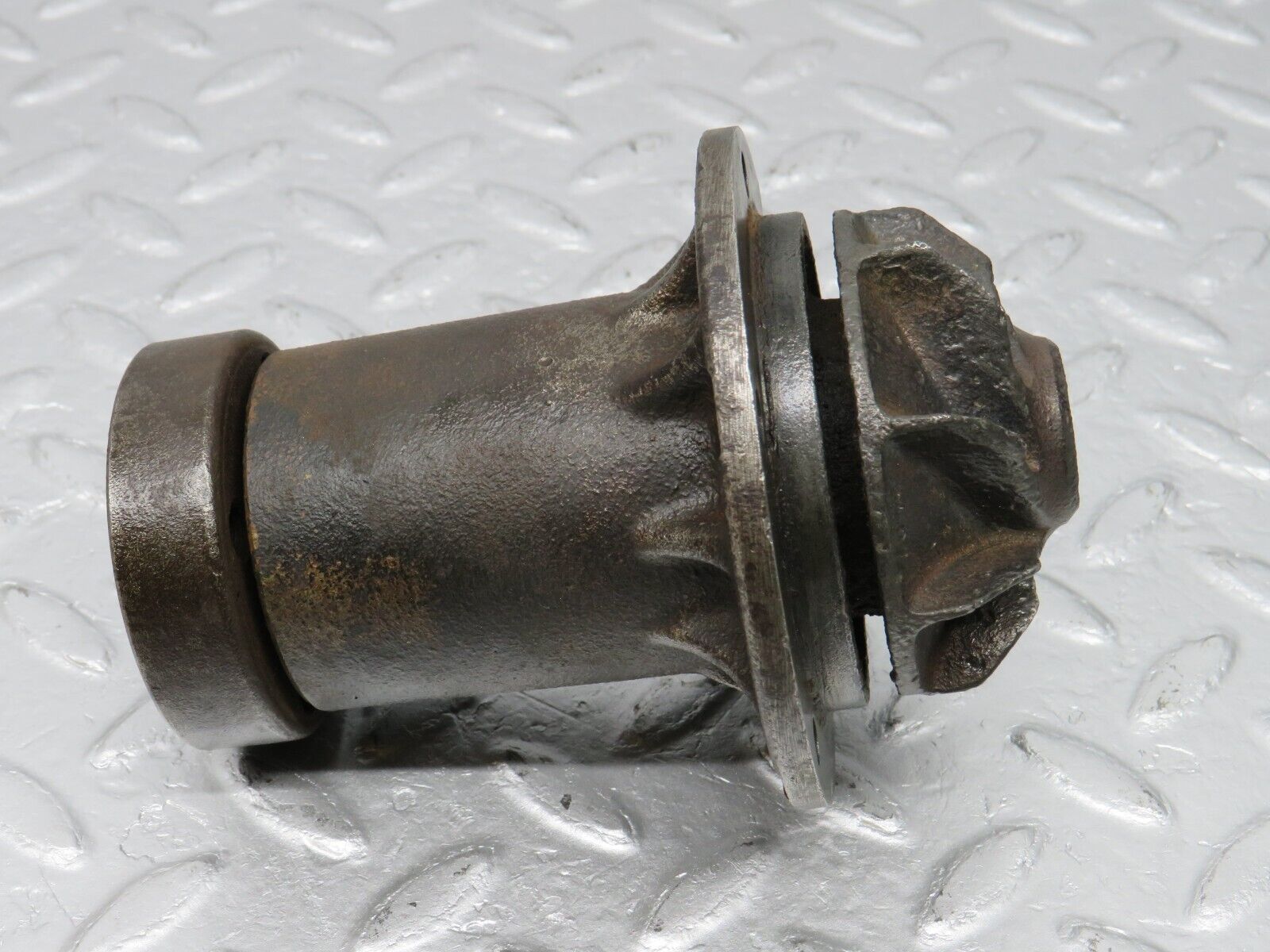 40702 Mercedes-Benz W123 300D Water Pump 1102010110