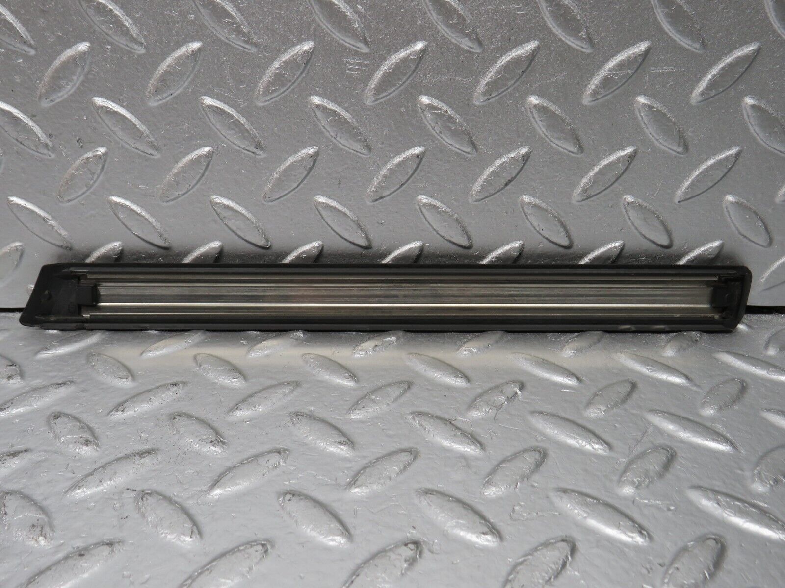 33782 Mercedes-Benz W201 190E 2.0L Front Left Fender Wing Centre Moulding Trim