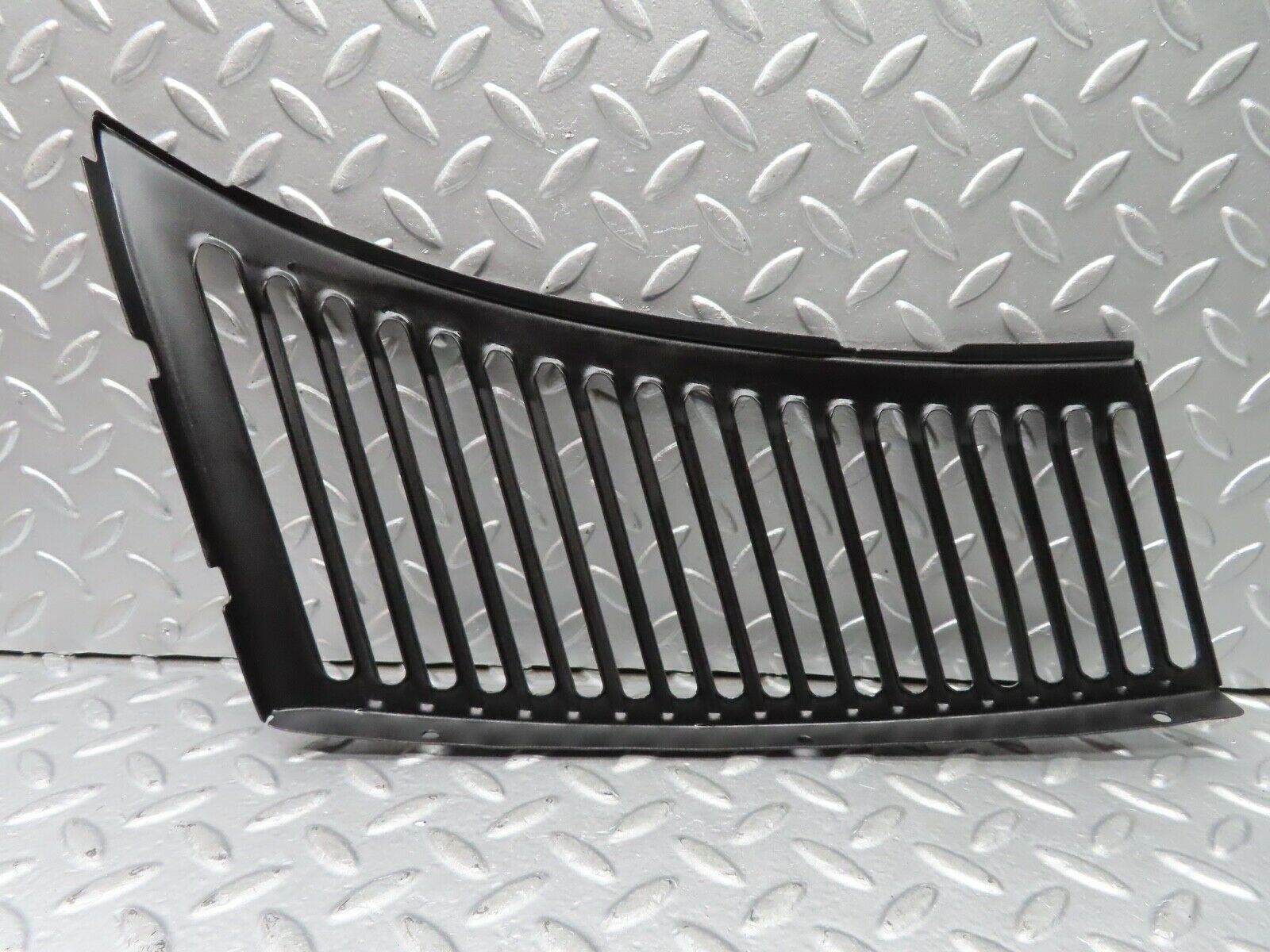 20864 Mercedes-Benz R107 450SL Air Intake Grill Left Side