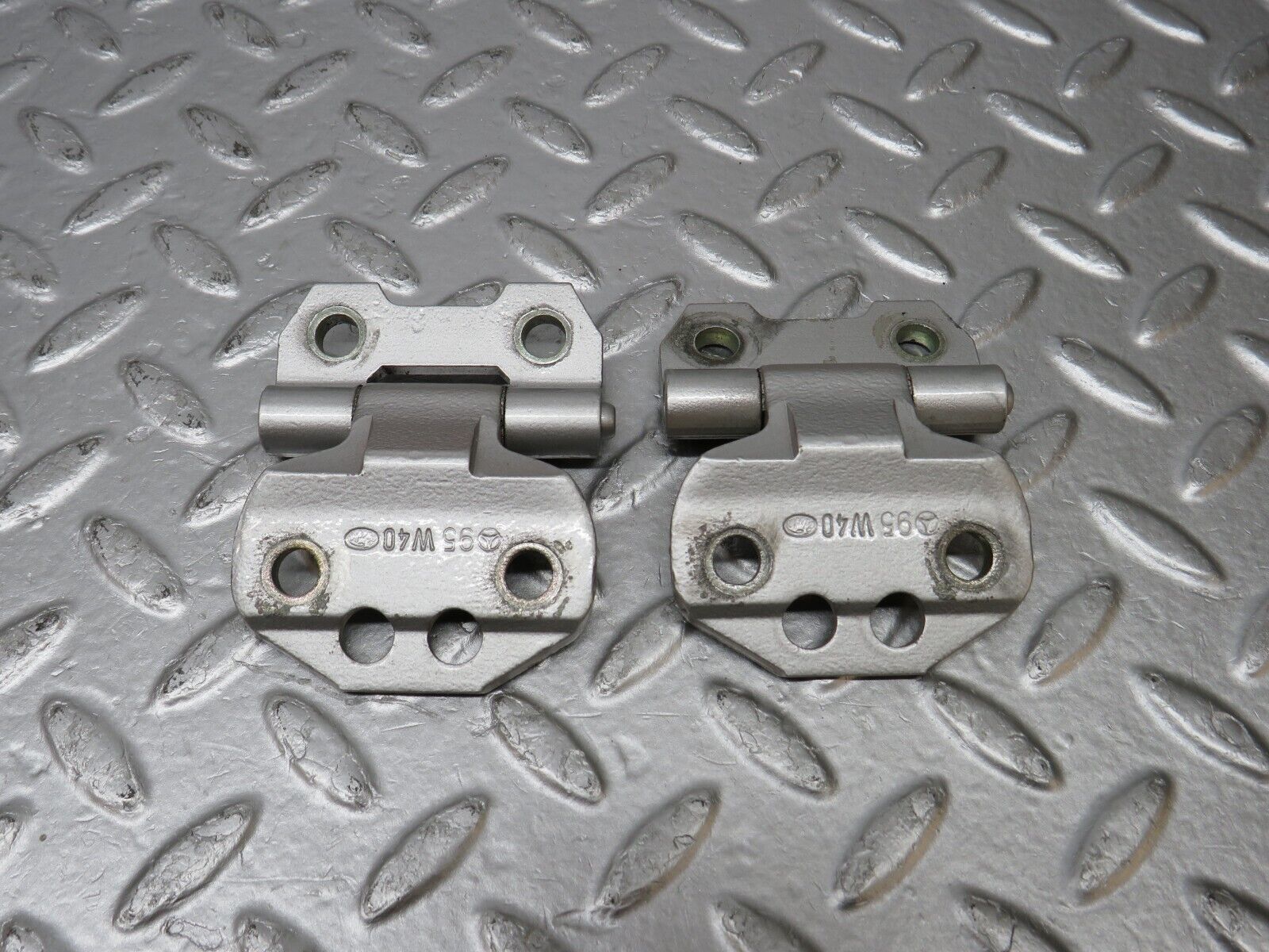 39509 Mercedes-Benz R129 320SL Coupe Door Hinge Left Side