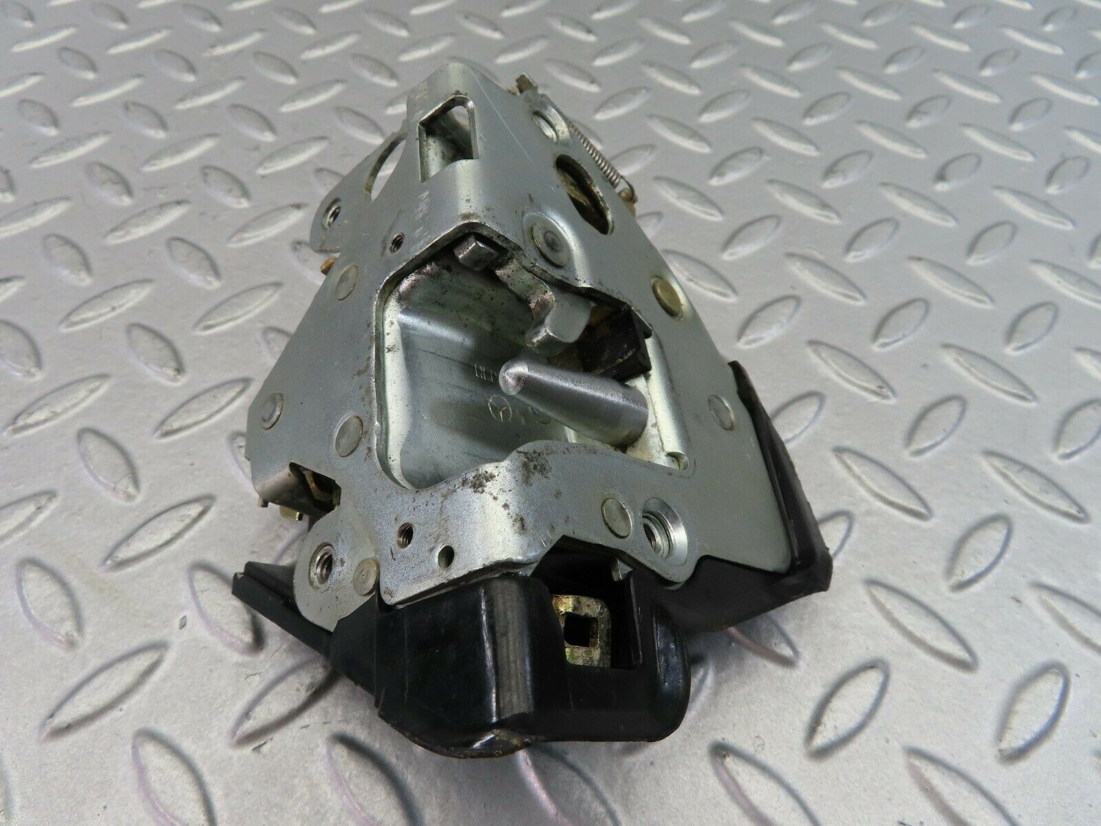 7702 Mercedes-Benz S123 230TE Wagon Rear Left Door Lock Mechanism 1237330108