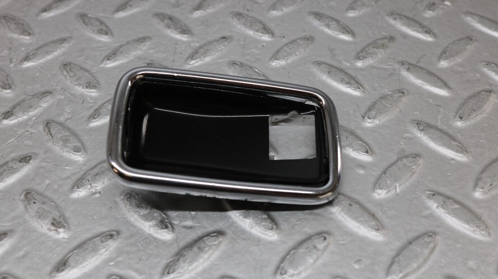 37260 Mercedes-Benz W109 300SEL Chrome Frame For Door Opener Left 1087660511