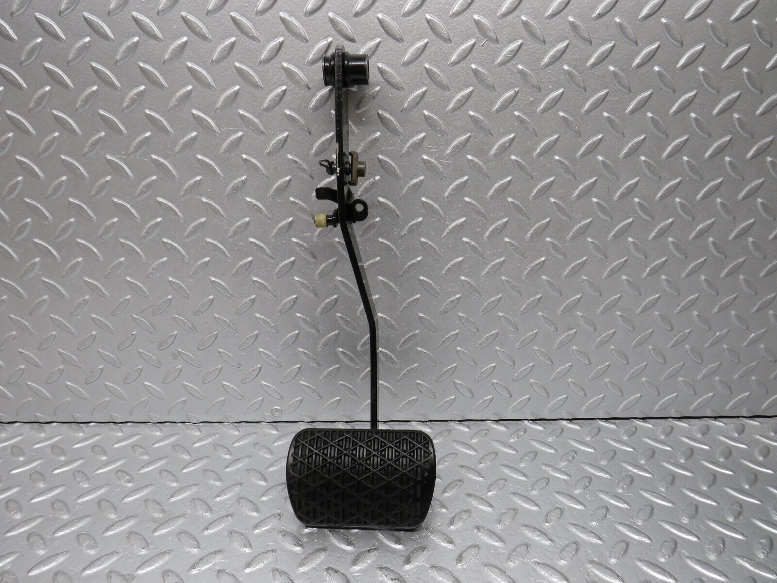 39449 Mercedes-Benz R129 320SL Coupe Brake Pedal With Rubber 1232910082