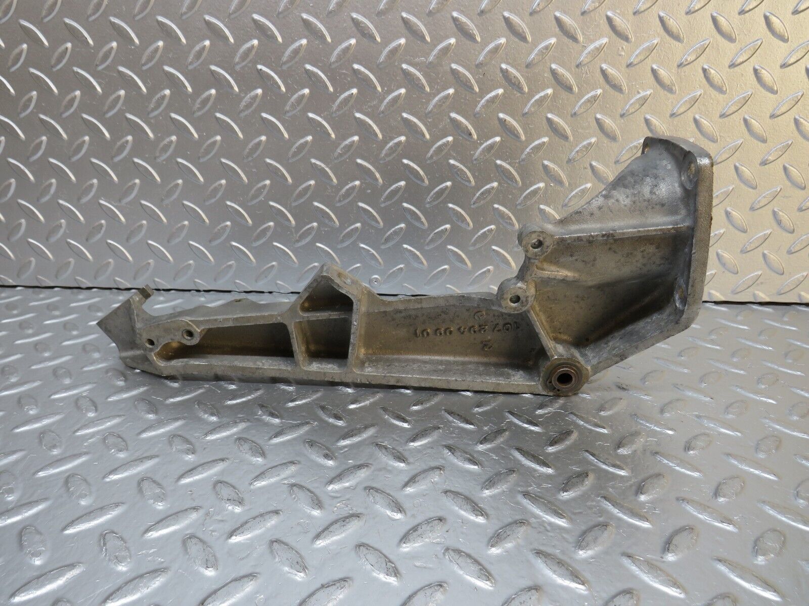 32263 Mercedes-Benz C107 350SLC Coupe Coupe Brake Pedal Bracket 1072940901