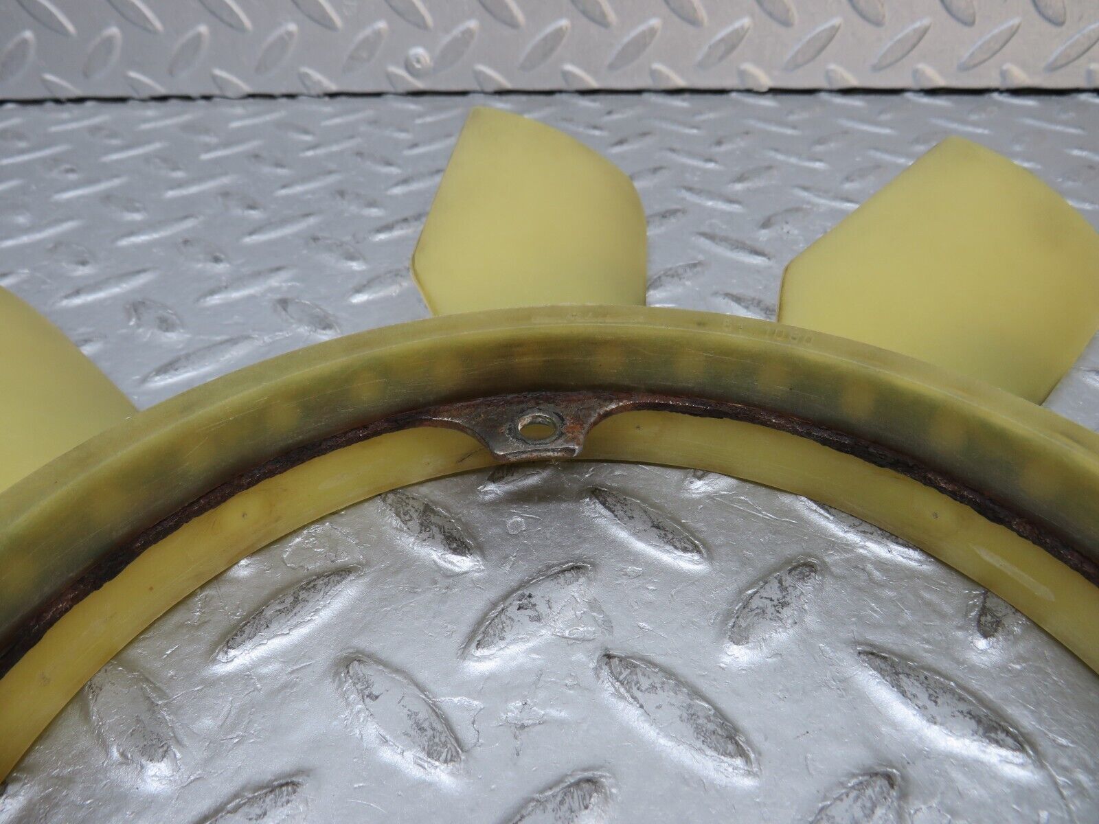 37963 Mercedes-Benz A124 320E Cabriolet Engine Cooling Fan 1032000423