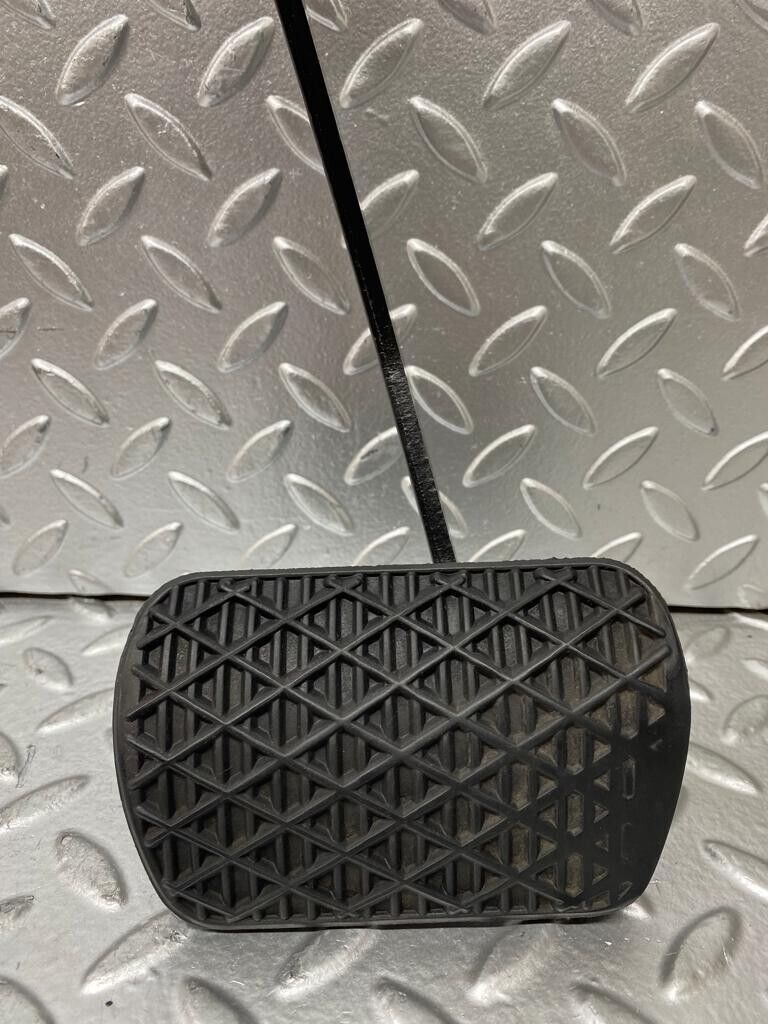 27766 Mercedes-Benz S124 300TE Wagon Brake Pedal With Rubber 1232910082