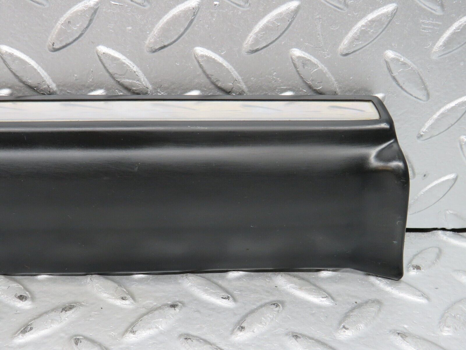32005 Mercedes-Benz W123 230E Front Left Fender Wing Lower Moulding Trim