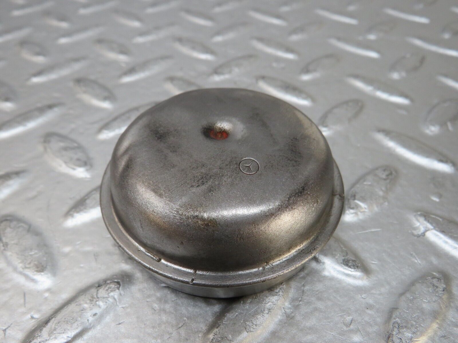 26699 Mercedes-Benz C124 220CE Coupe Wheel Hub Locking Cap