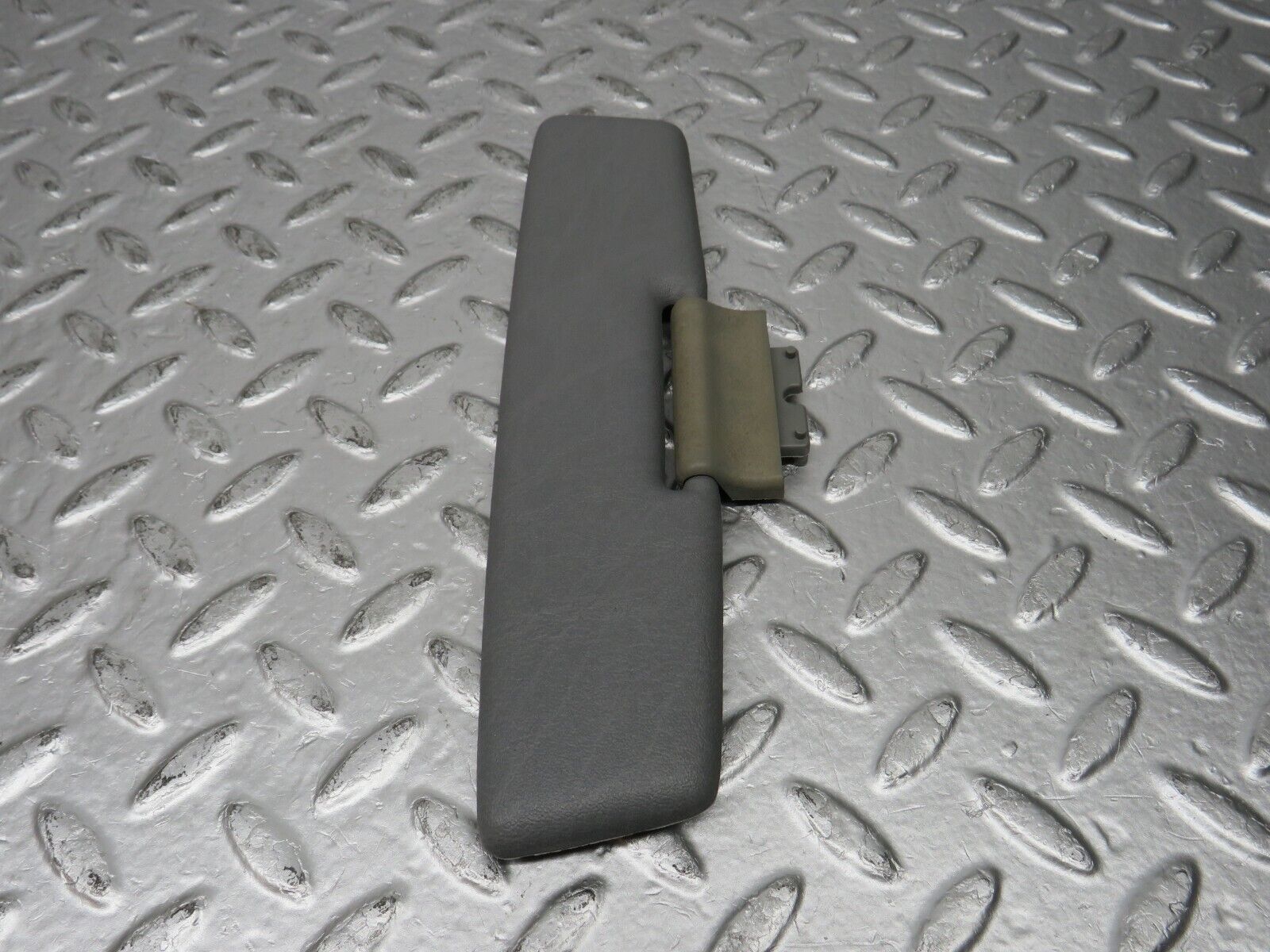 32400 Mercedes-Benz S124 300TE Wagon Middle Sun Visor Grey