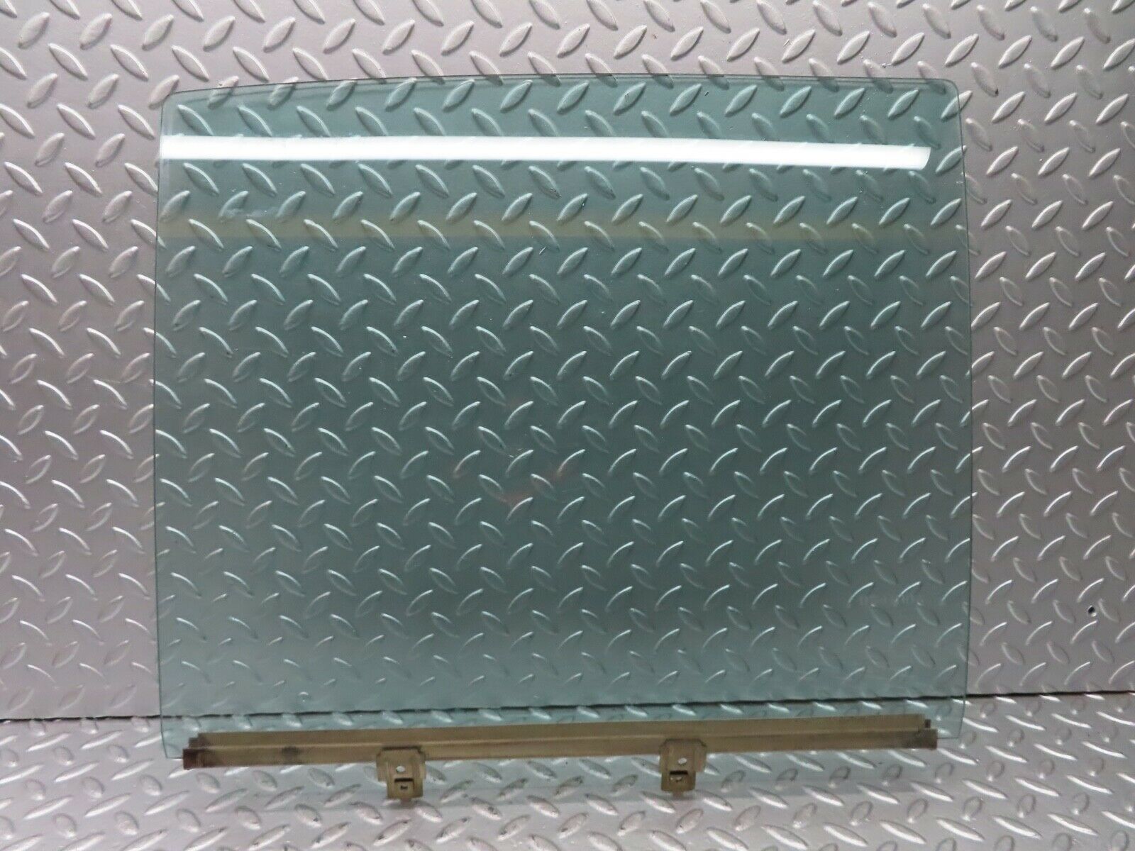 21352 Mercedes-Benz W123 230E Rear Right Door Window Glass