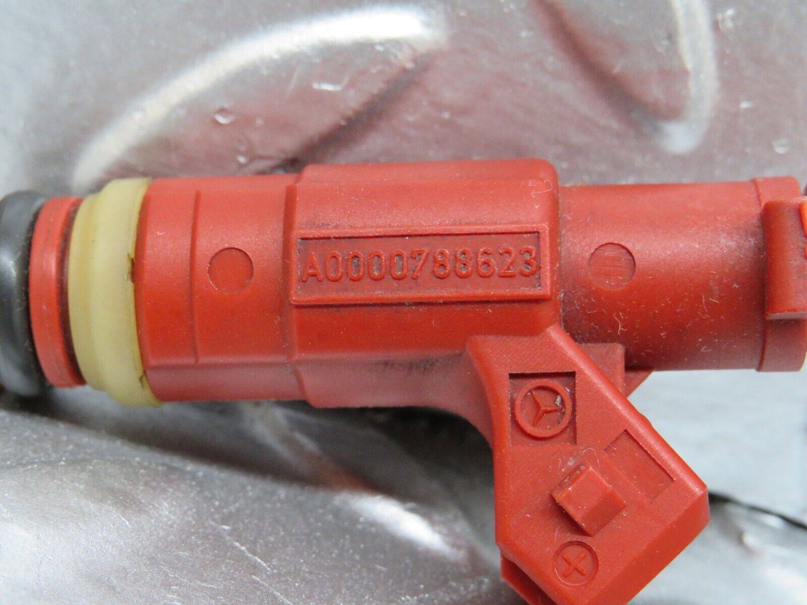 24913 Mercedes-Benz W140 S320 Fuel Injector Bosch 0000788623