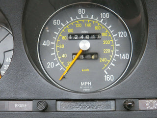 23684 Mercedes-Benz W116 350SE Instrument Cluster 87001021 1075423701