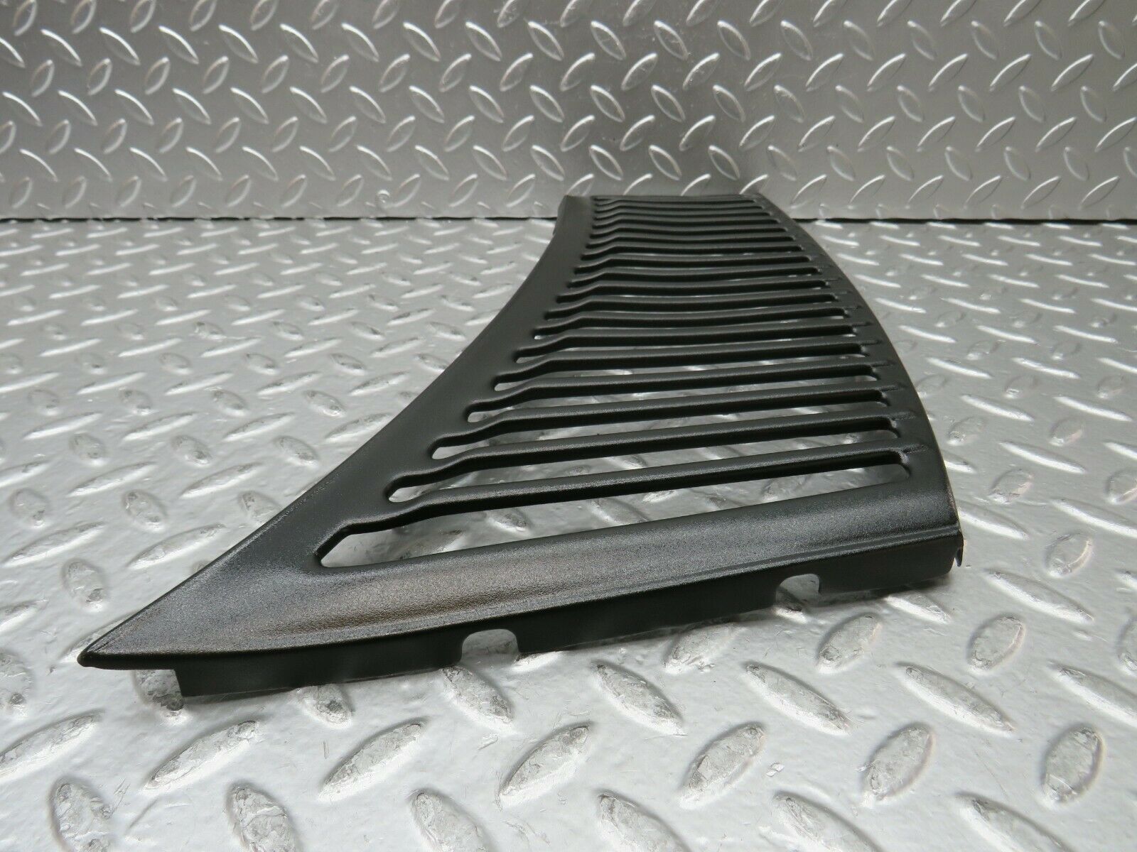 22868 Mercedes-Benz C107 450SLC Coupe Air Intake Grill Right Side