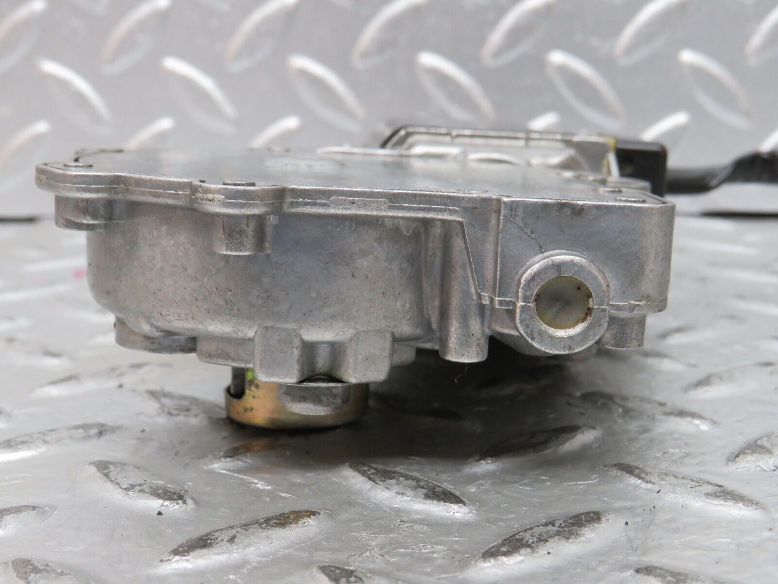 27663 Mercedes-Benz S124 300TE Window Regulator Motor Right Bosch 0130821285