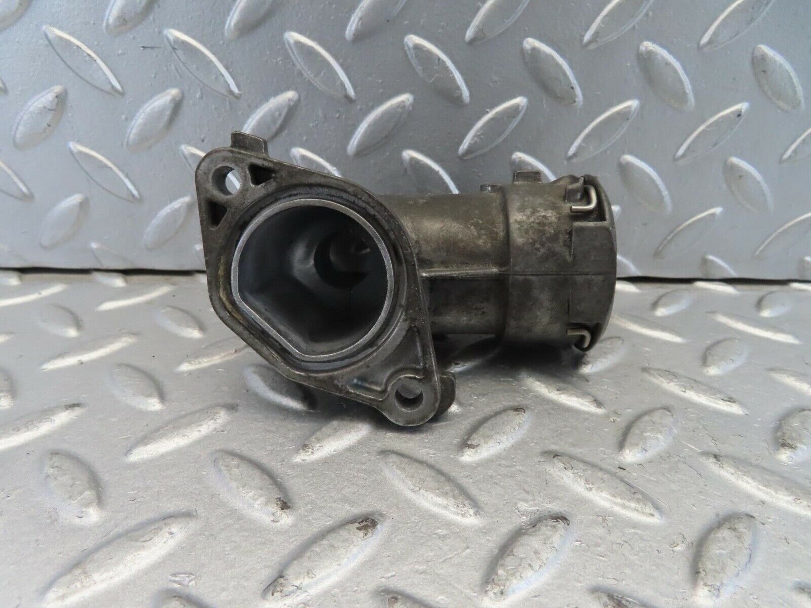 11249 Mercedes-Benz W221 S320 Coolant Flange Pipe 6422000056