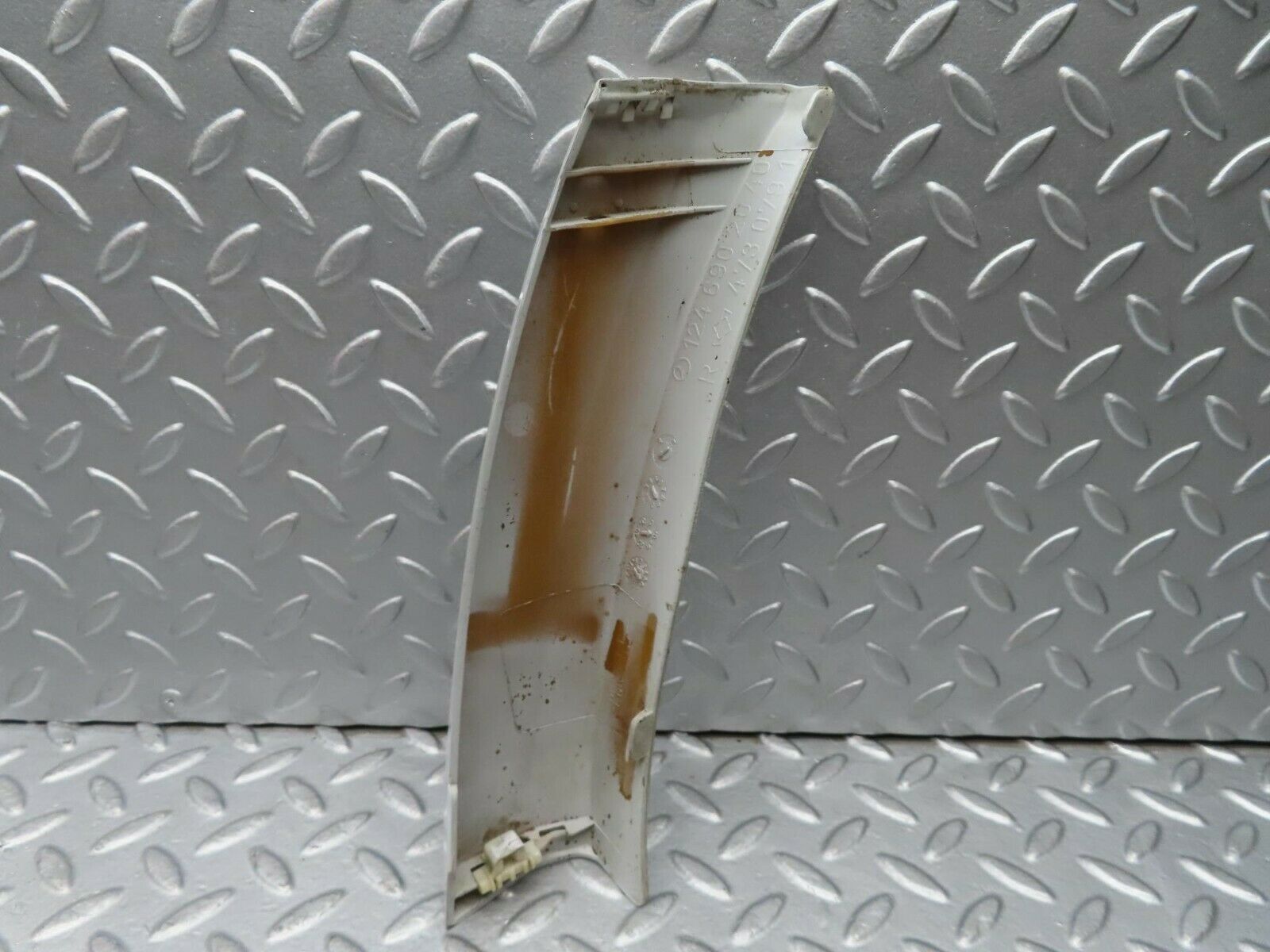 16326 Mercedes-Benz W124 260E Rear Right Fender Lower Moulding Trim 1246902040