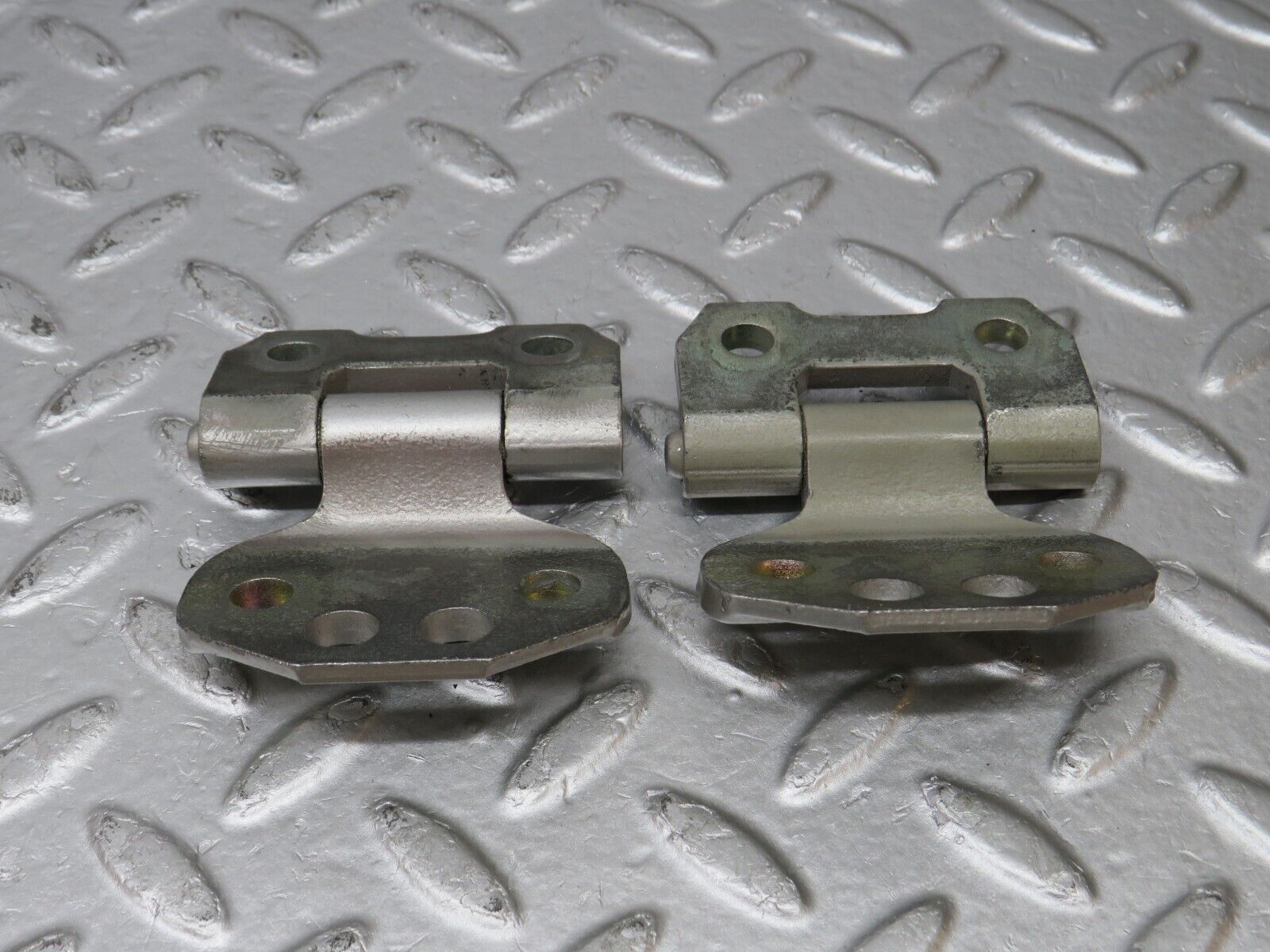 39509 Mercedes-Benz R129 320SL Coupe Door Hinge Left Side