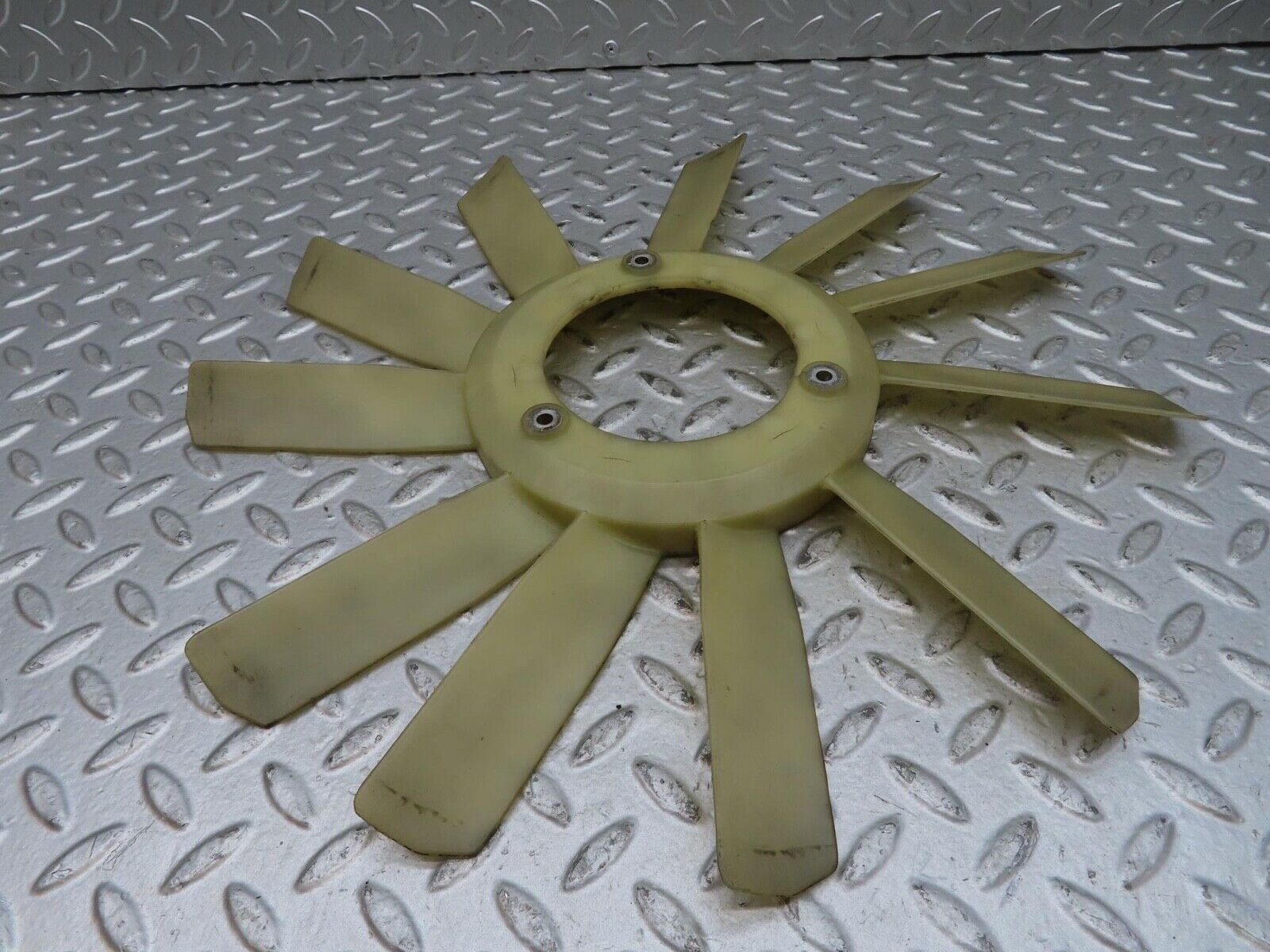 15877 Mercedes-Benz W123 280E Engine Cooling Fan 1102050106