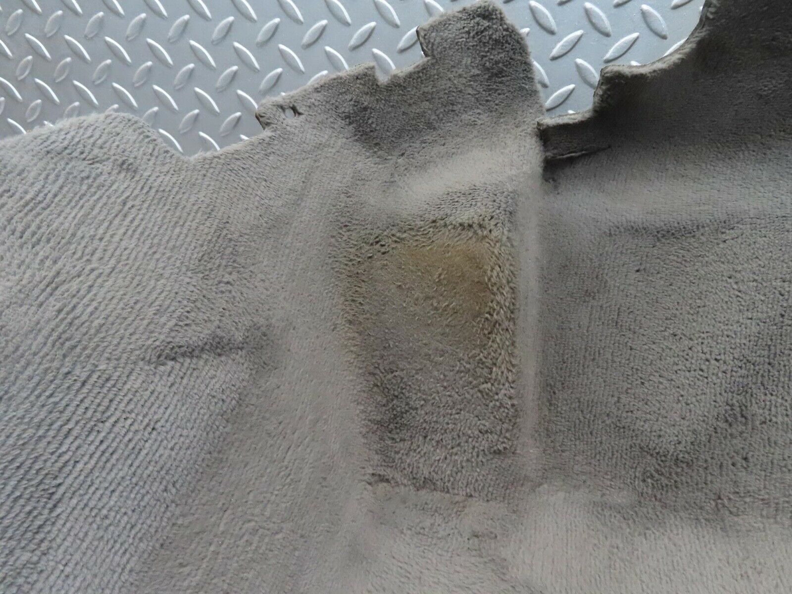 15131 Mercedes-Benz W140 S320 Front Right Foot Well Carpet 1406800440