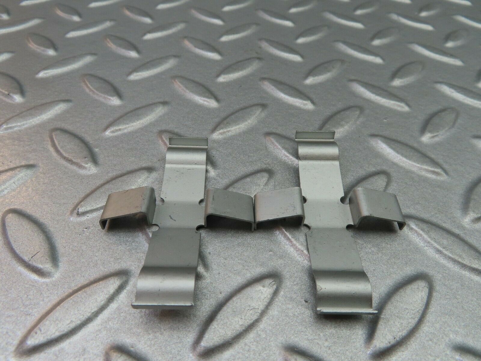 6006 Mercedes-Benz  Rear Brake Pad Fitting Kit 107220048
