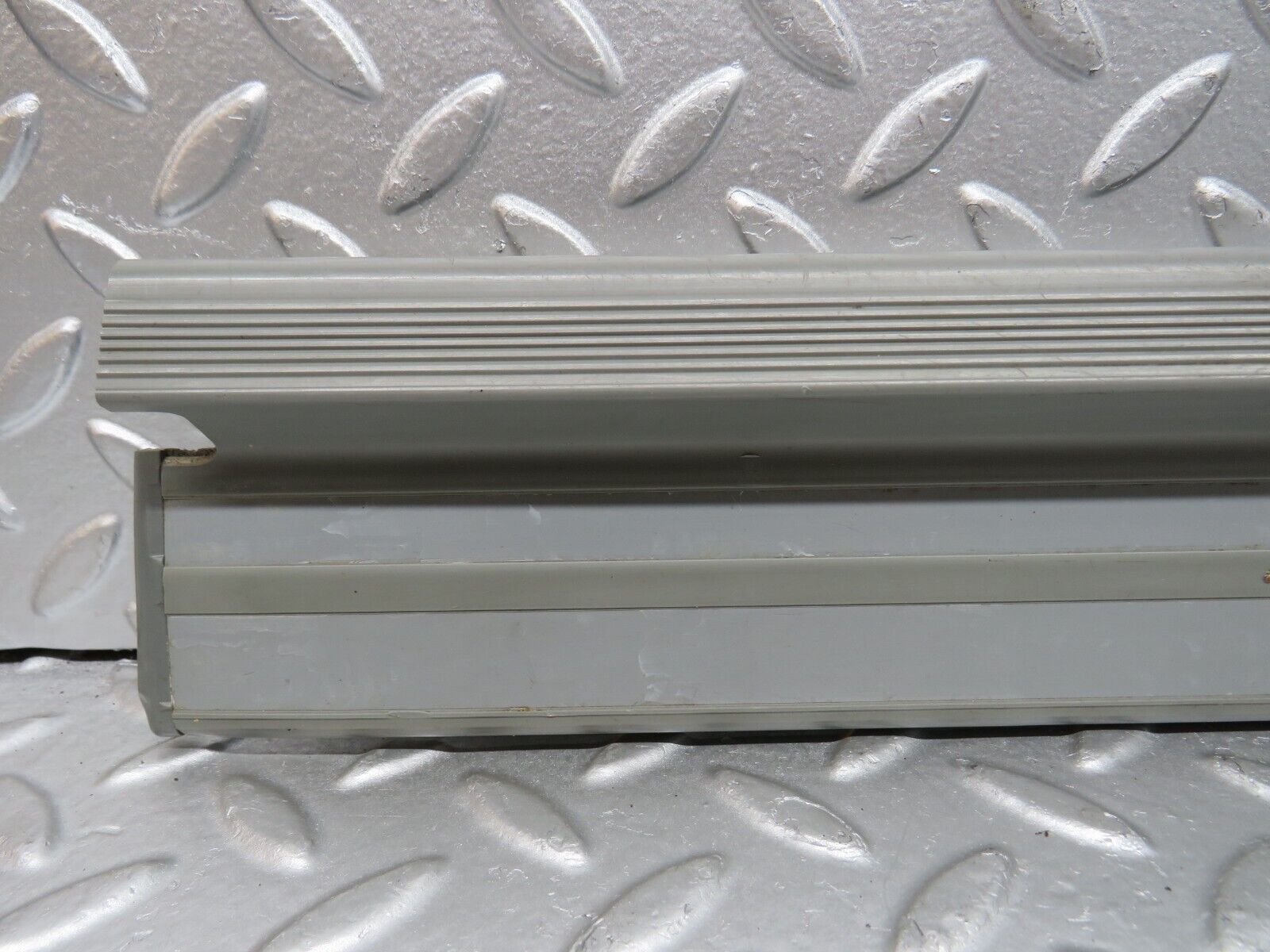 31207 Mercedes-Benz S124 220TE Wagon Front Left Door Sill Trim