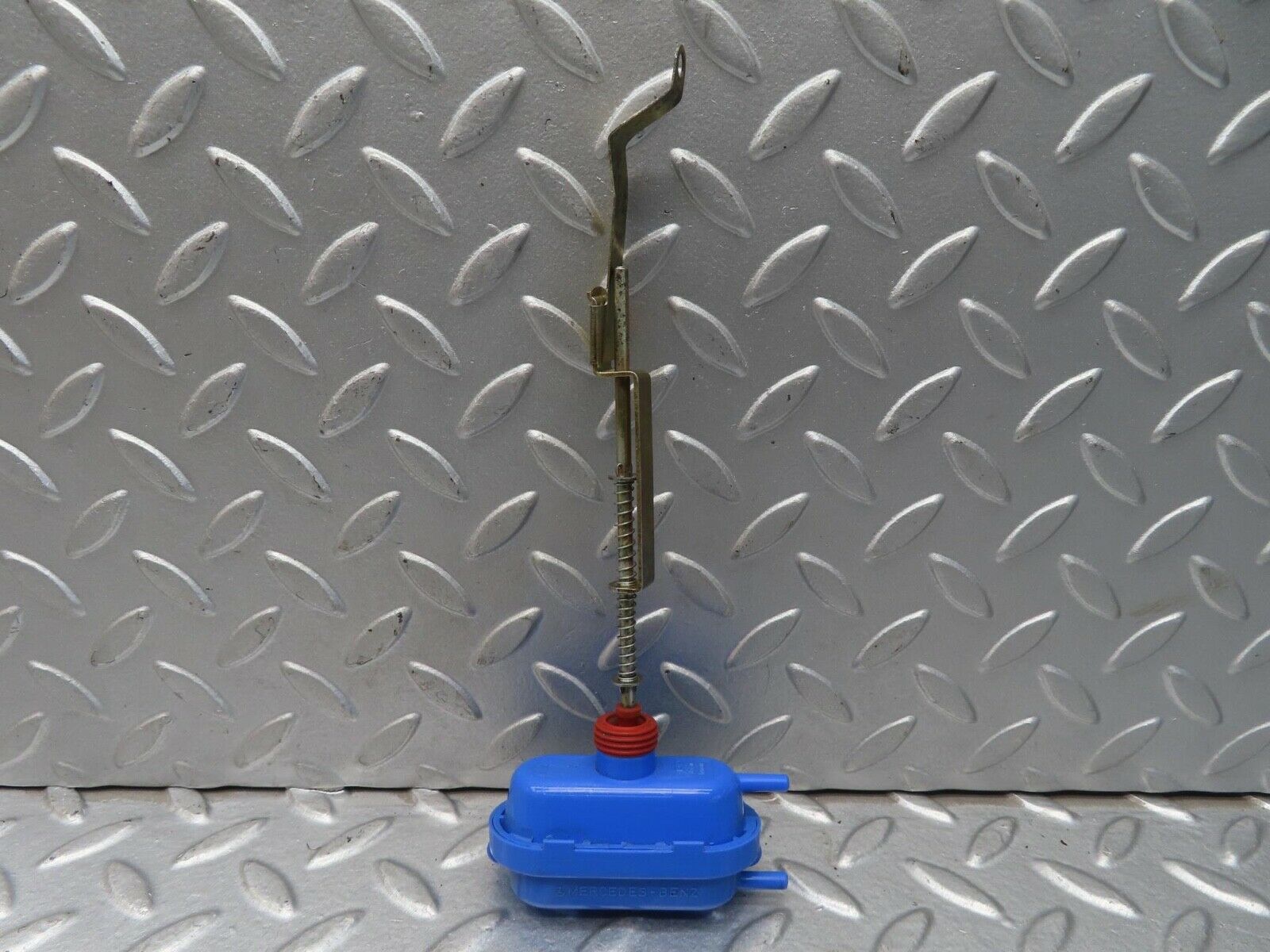 13474 Mercedes-Benz W123 200 Trunk Lock Vacuum Actuator