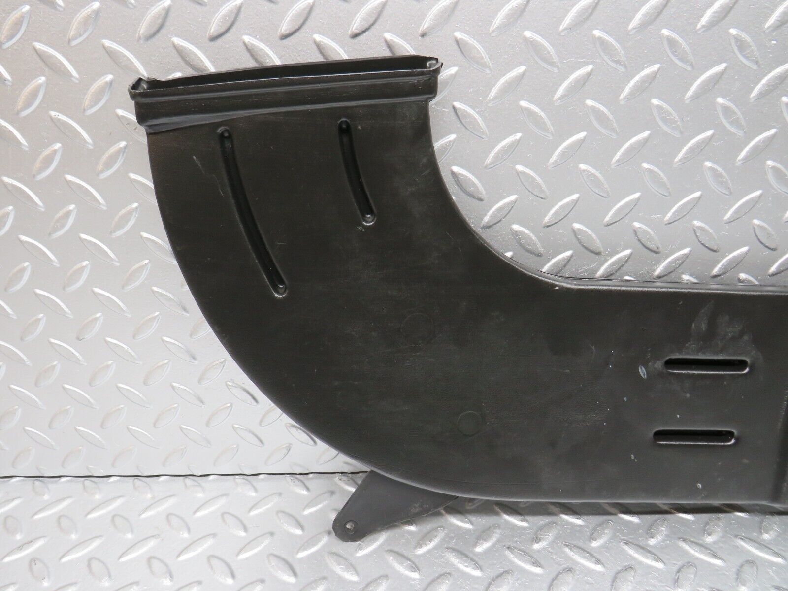 30725 Mercedes-Benz W201 190E 2.0L Dashboard Duct 2018310346
