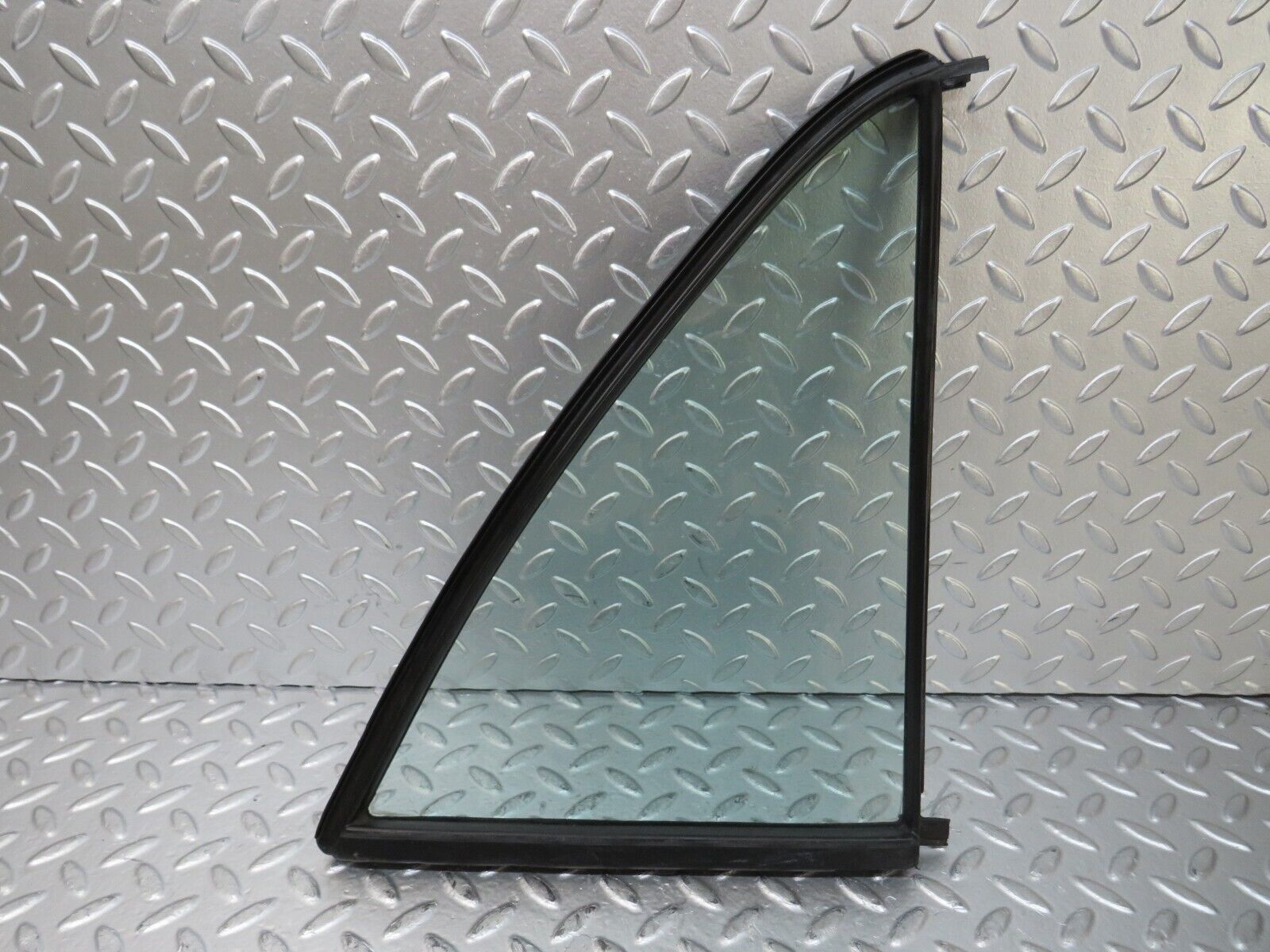 26058 Mercedes-Benz W116 450SE Rear Left Quarter Window Glass