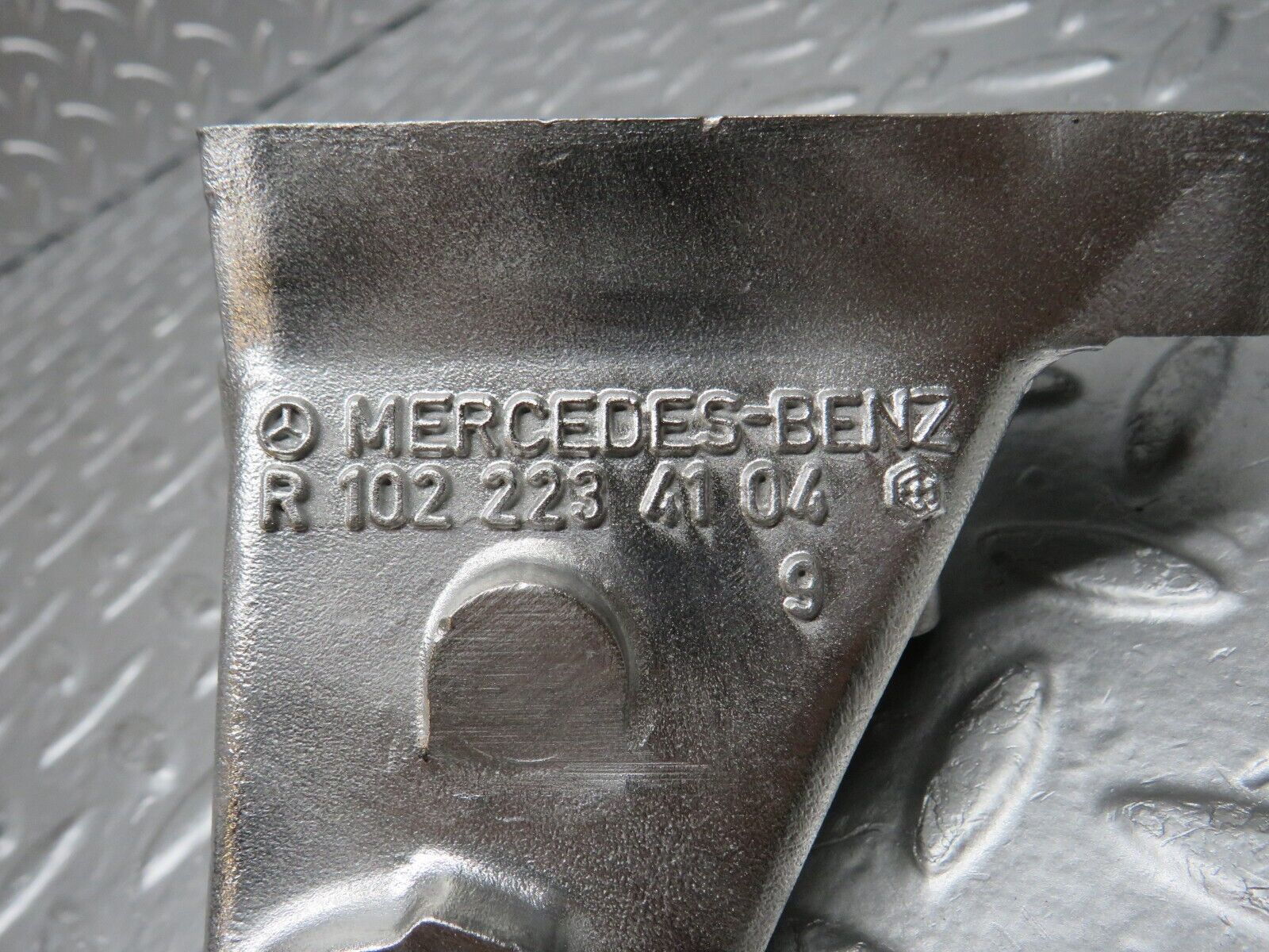 29413 Mercedes-Benz W124 230E Engine Mount Bracket Left Side 1022234104