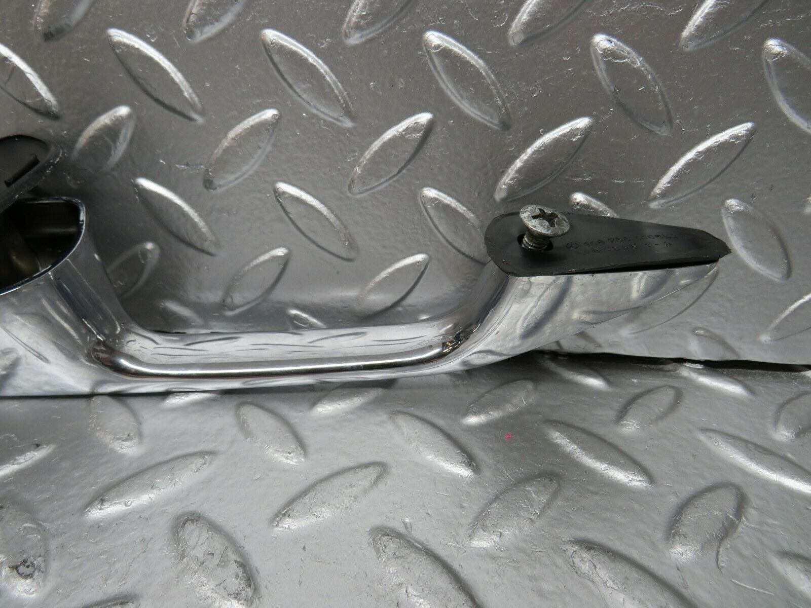 24457 Mercedes-Benz W108 Door Handle Front Right No Key 1087661401