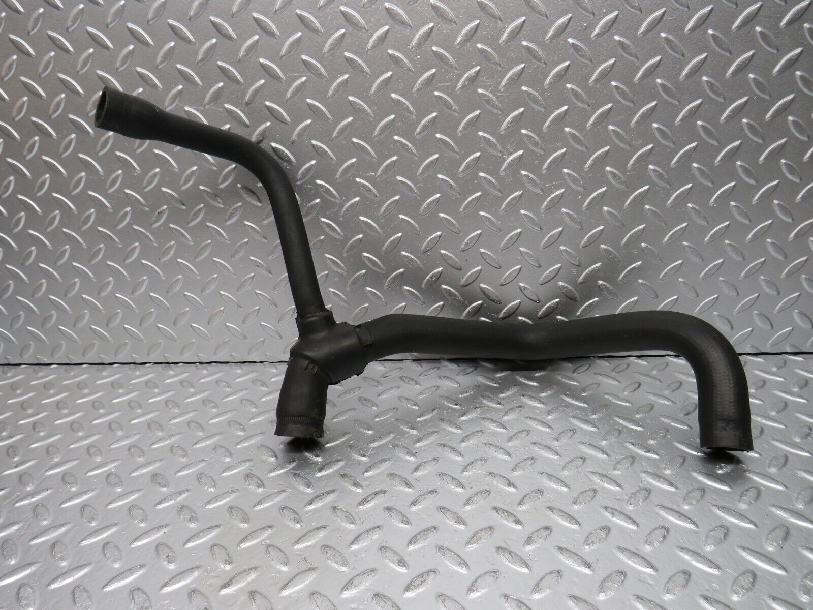 30855 Mercedes-Benz W201 190E 2.0L Radiator Hose 2015014082
