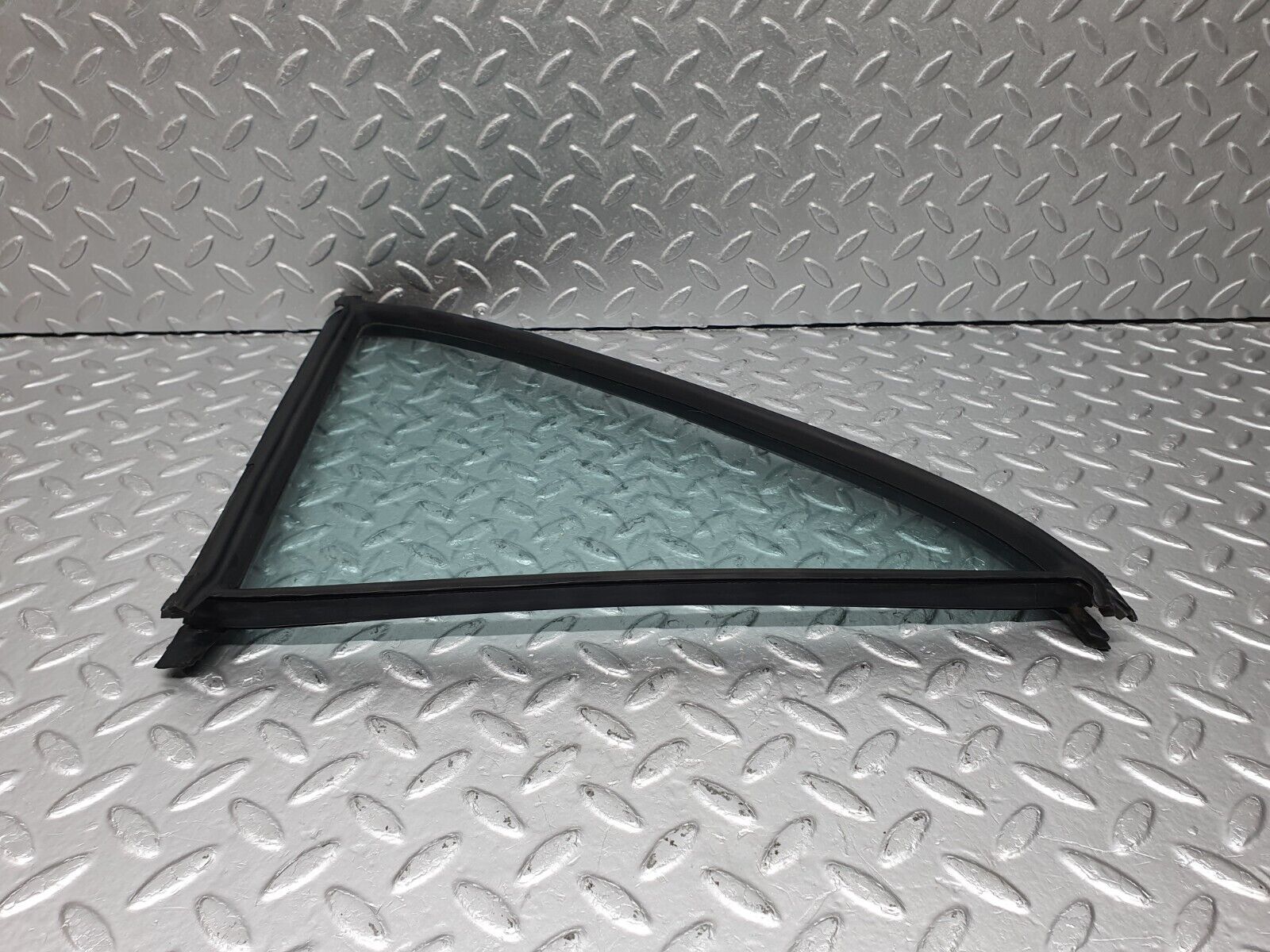 40777 Mercedes-Benz W123 300D Rear Right Quarter Window Glass 1237350224