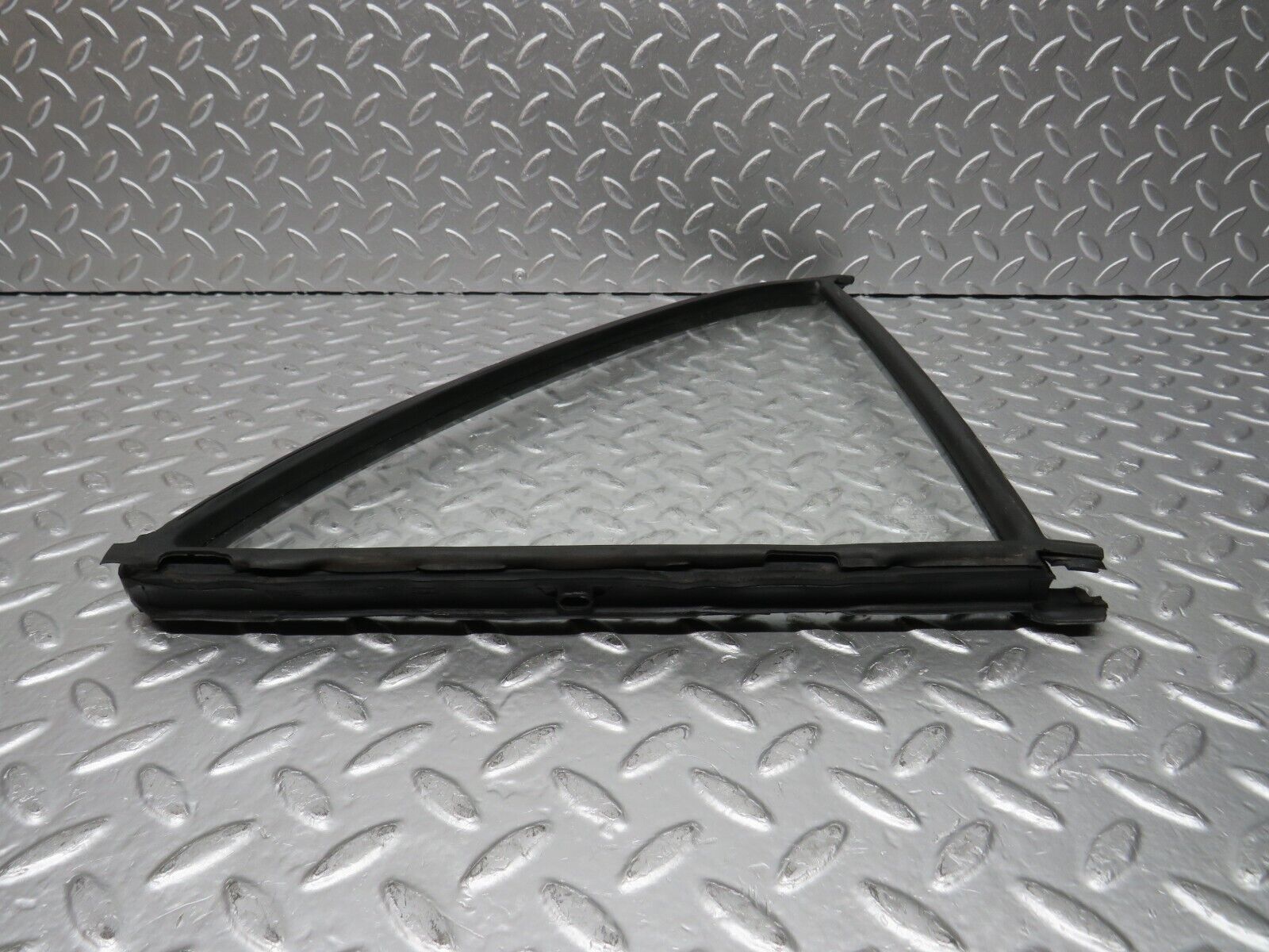 31094 Mercedes-Benz W123 200D Rear Right Quarter Window  1237350224
