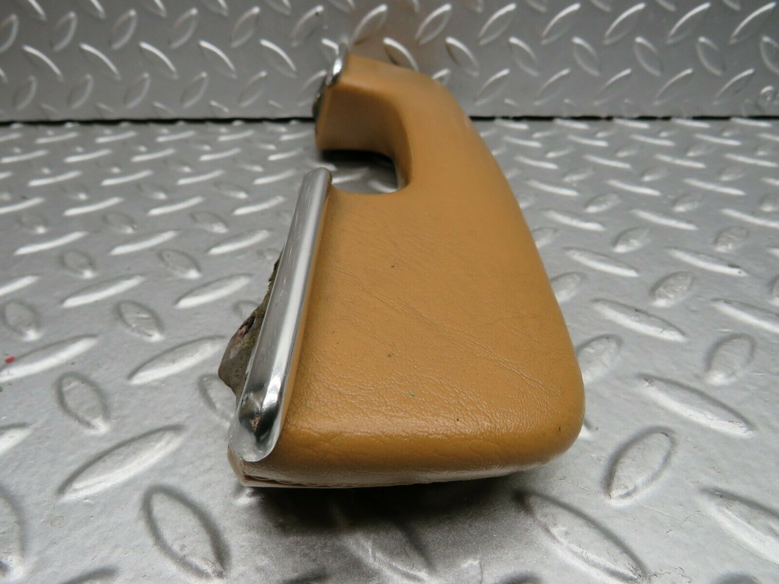 21965 Mercedes-Benz S123 280TE Door Handle Front Right Palomino 1239702001
